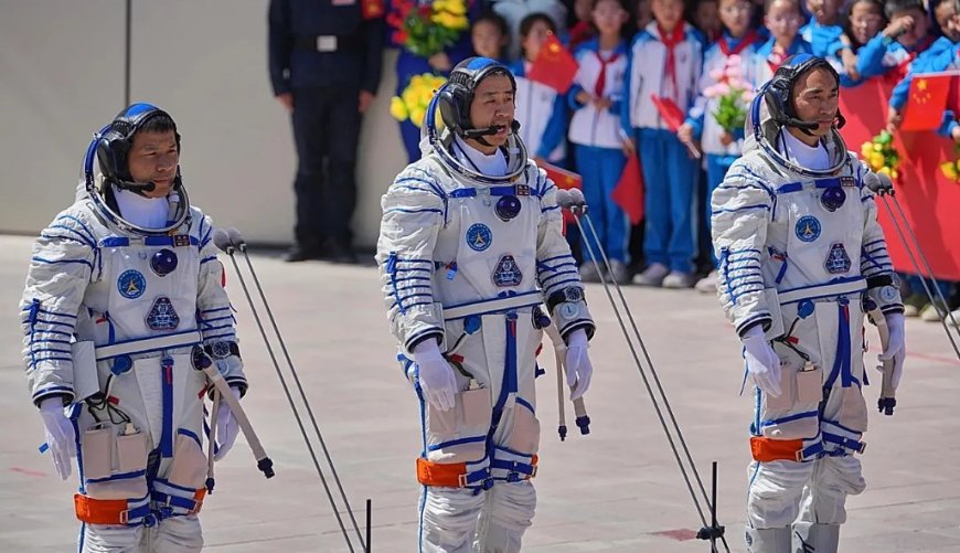 Space Debris Delays Return: Stranded Chinese Astronauts 'In Good Condition'