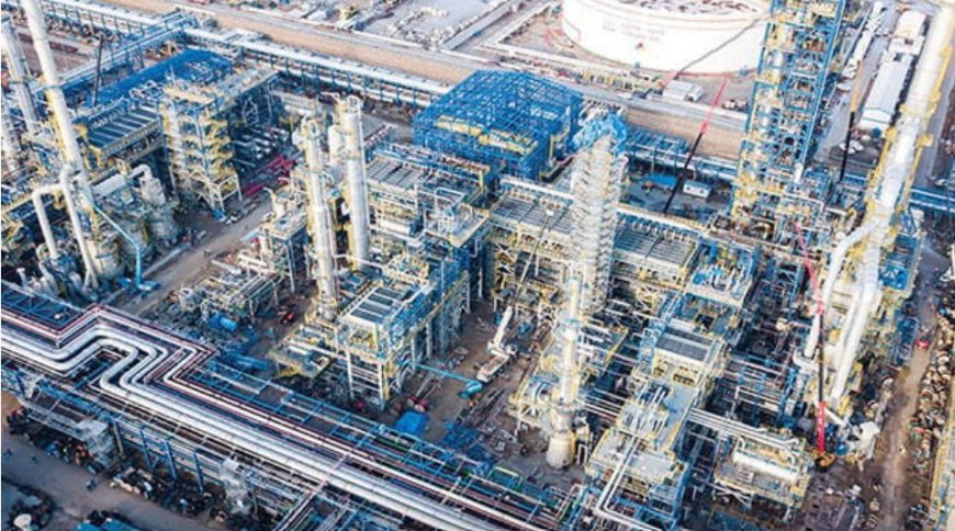 Bulgaria, Romania Move to Seize Lukoil Assets Ahead of Imminent US Sanctions