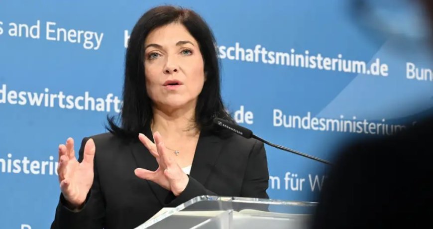 German Economy Minister calls for bold reforms as stagnation persists