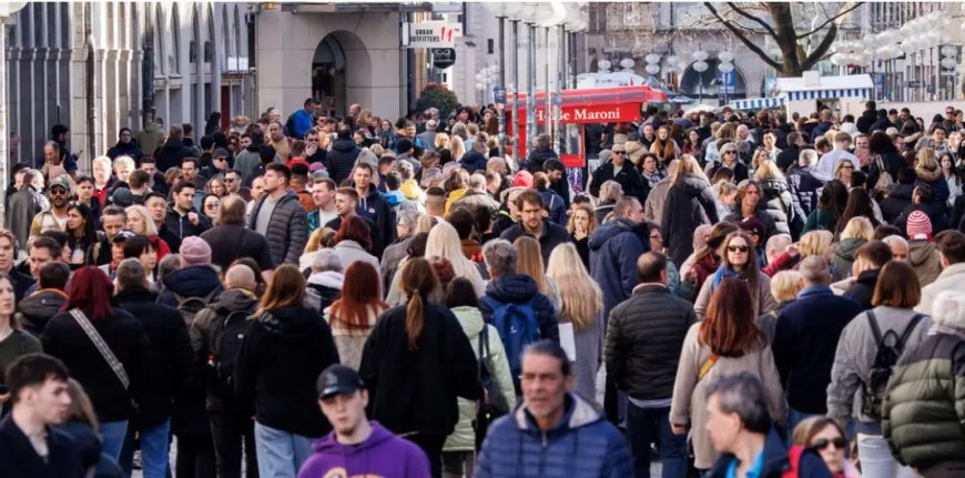Germans without migration background fear far-right rise more than migrants