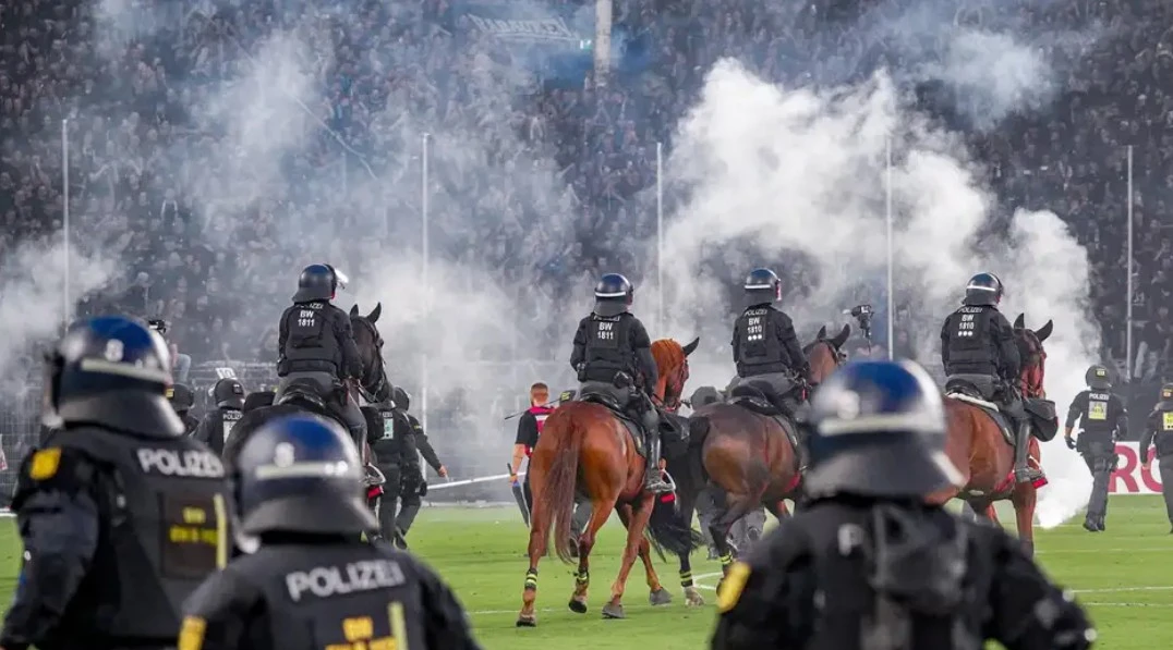 DFB-Pokal-Derby eskaliert: 120 Verletzte bei Mannheim gegen Lautern
