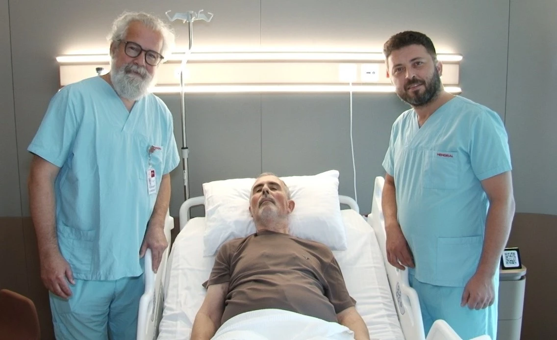 12-centimeter aortic aneurysm treated with endovascular stent repair