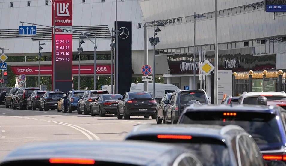 Russia faces renewed fuel shortages as Ukrainian strikes hit refineries