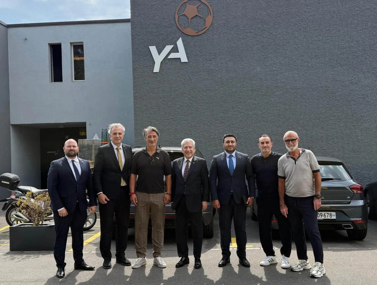 Türkisches Generalkonsulat Zürich besucht Murat Yakin in der Yakin Arena