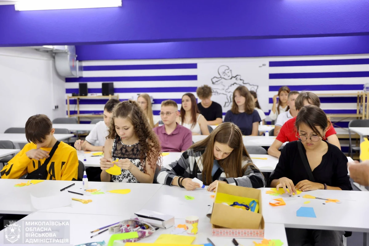 Ukraine’s wartime schools: Mykolaiv keeps children connected to class