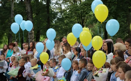 Gold jewelry for teachers sparks debate in Ukraine as salaries rise