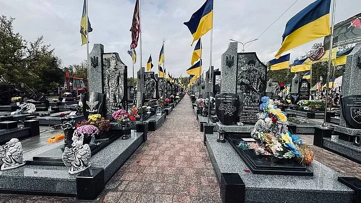 Russian inscription on soldier's grave in Ukraine stirs language debate